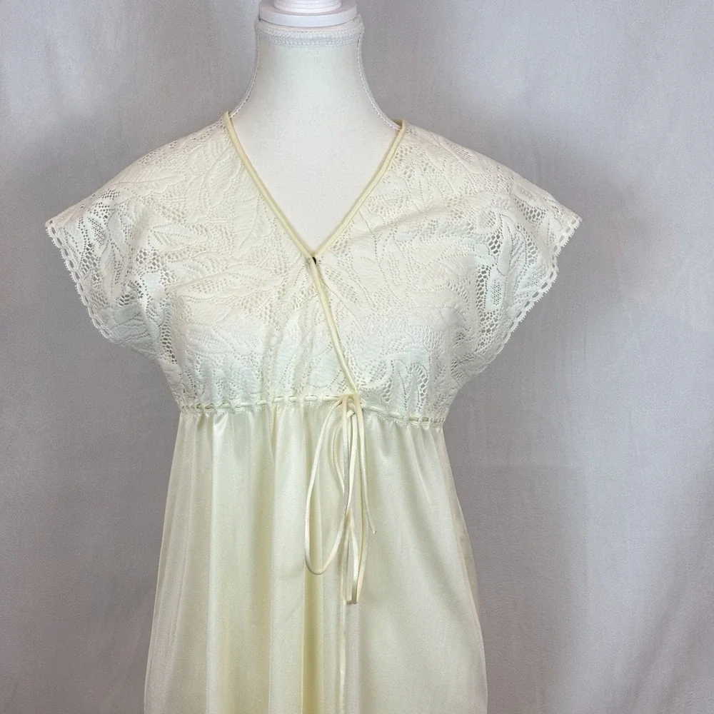 Vintage Vanity Fair Women's Beige Cap‎ sleeve lace satin slip dress sz Petite SM